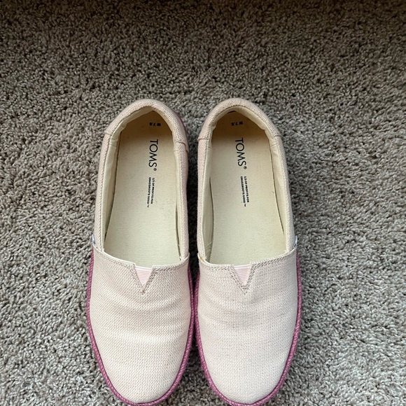 Tom’s 7.5 Worn once - Picture 3 of 5